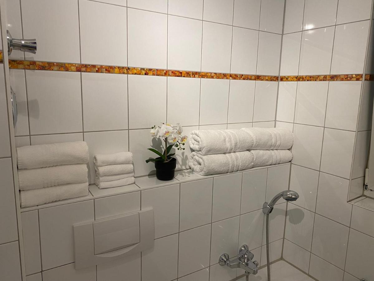 3 Zimmer Apartment In S-Bahn Naehe, 76 Qm, Max 5 Pers, 30Qm Dachterasse, Garage, Internet 1000 Mbit Gaertringen Екстер'єр фото
