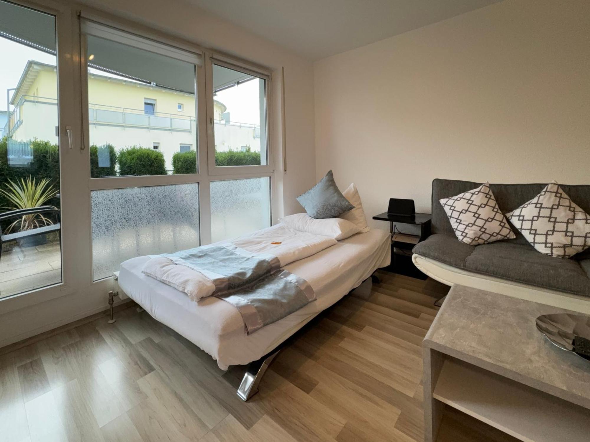 3 Zimmer Apartment In S-Bahn Naehe, 76 Qm, Max 5 Pers, 30Qm Dachterasse, Garage, Internet 1000 Mbit Gaertringen Екстер'єр фото